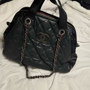 *Authentic* Chanel Black Iridescent Calfskin Shoulder Bag